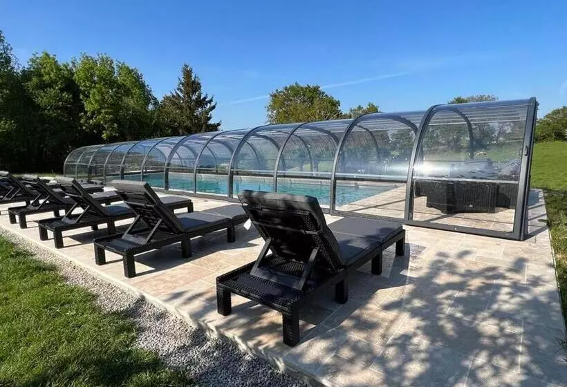 ベッドアンドブレックファースト La Millière   Chambres D Hôtes   Piscine & Campagne   Marie Anne & Marie Adélaïde