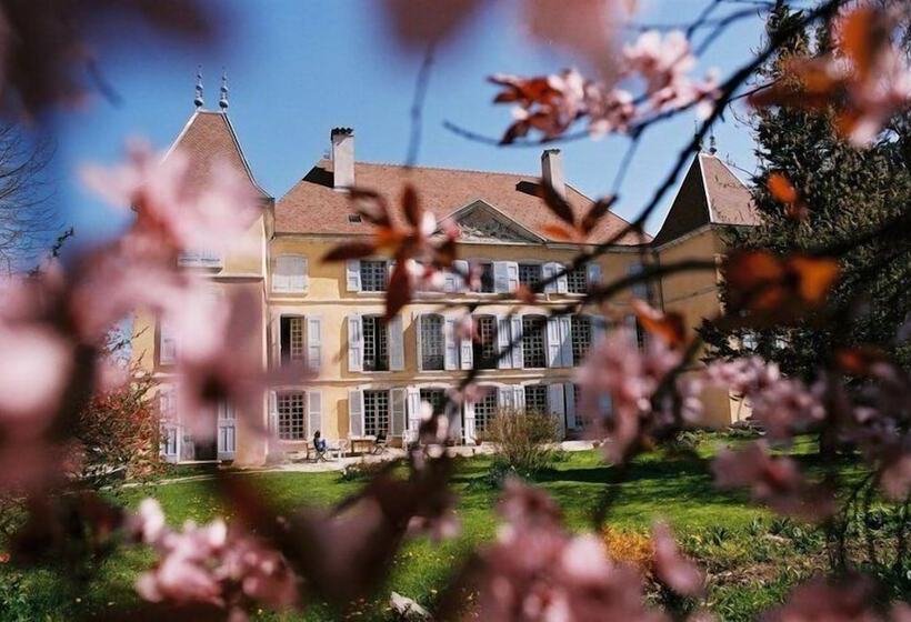 مبيت وإفطار Le Château De Bardonenche