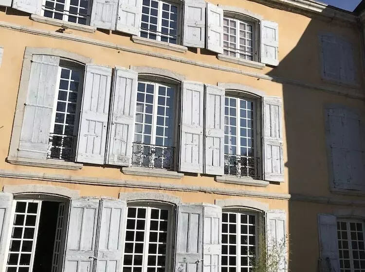 ベッドアンドブレックファースト Le Château De Bardonenche