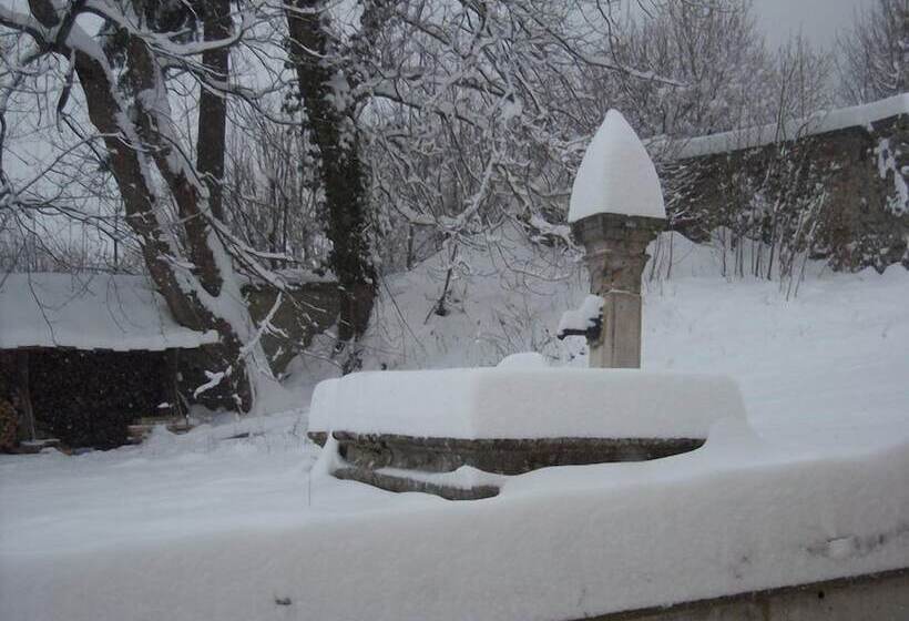 مبيت وإفطار Le Château De Bardonenche