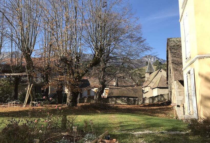 مبيت وإفطار Le Château De Bardonenche