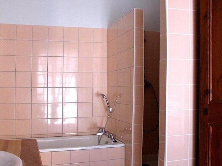 مبيت وإفطار Le Château De Bardonenche