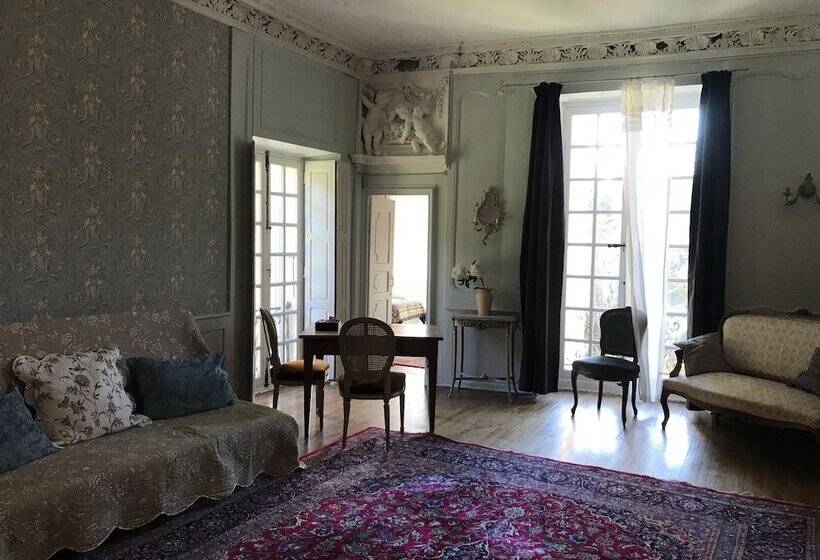 مبيت وإفطار Le Château De Bardonenche