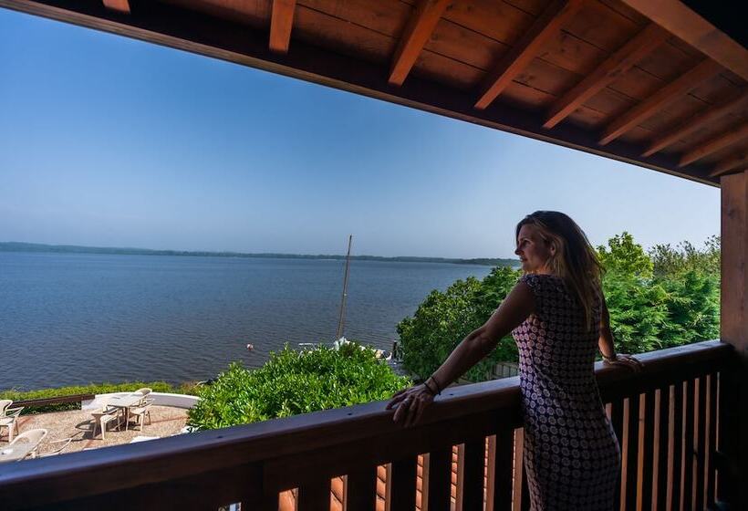 Отель Hôtel Du Lac