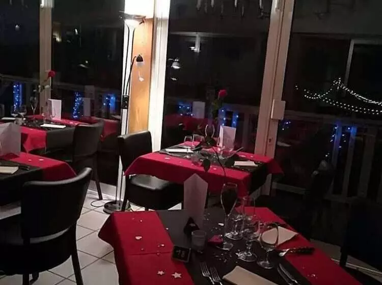 ホテル Logis Hôtel Les Lodges Du Lac