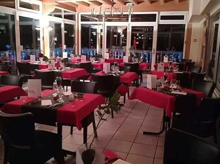 ホテル Logis Hôtel Les Lodges Du Lac