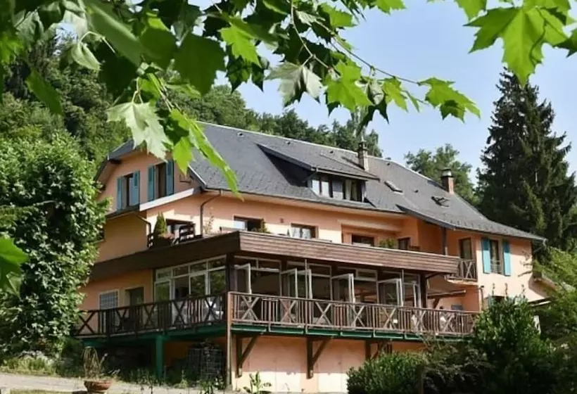 ホテル Logis Hôtel Les Lodges Du Lac