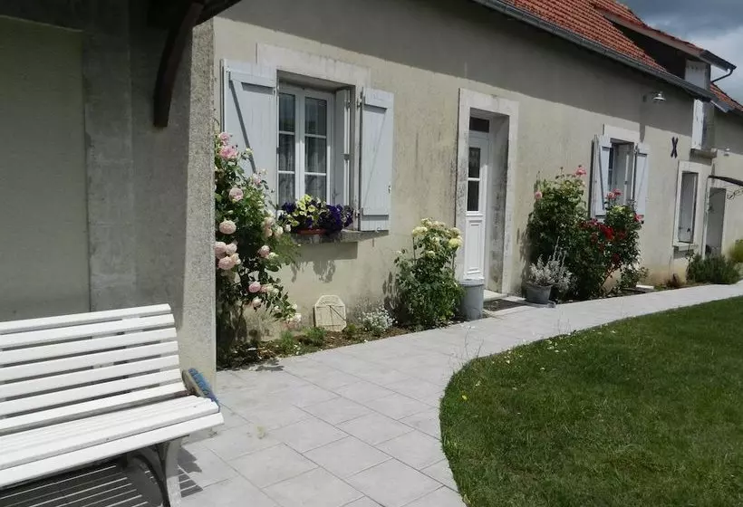 Majatalo Le Puits De La Montree