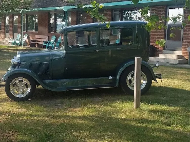 Historic Birch Lodge And Motel