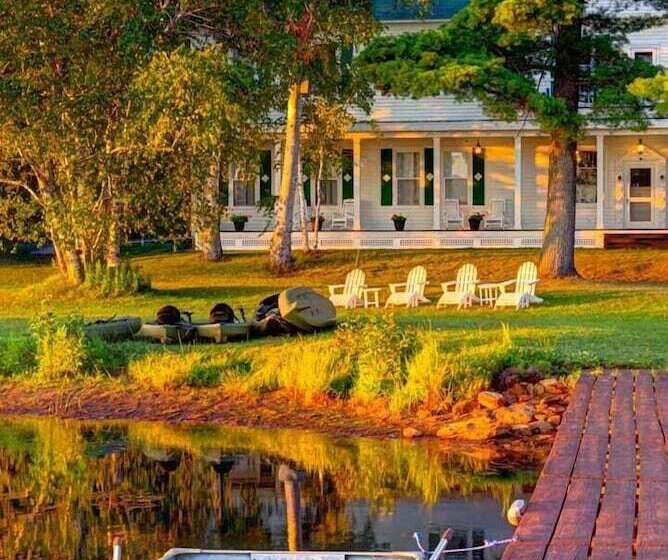 Historic Birch Lodge And Motel