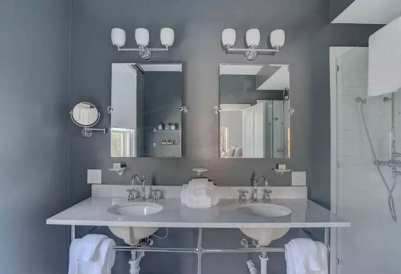 Historic Birch Lodge And Motel