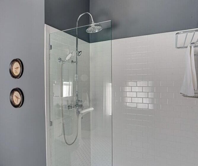 Historic Birch Lodge And Motel