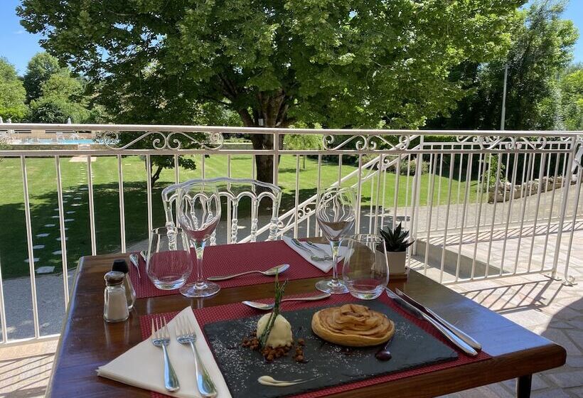 호텔 Logis Hôtels   Hôtel Restaurant Domaine Les Falaises