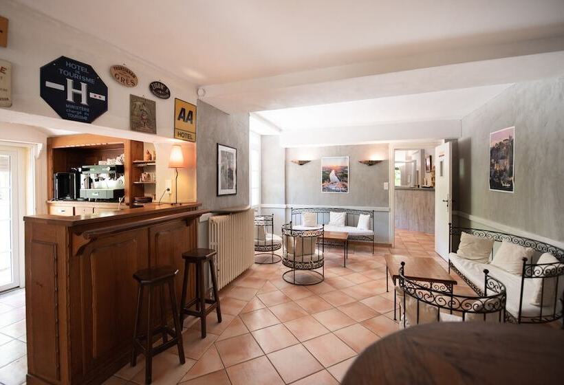 호텔 Logis Hôtels   Hôtel Restaurant Domaine Les Falaises