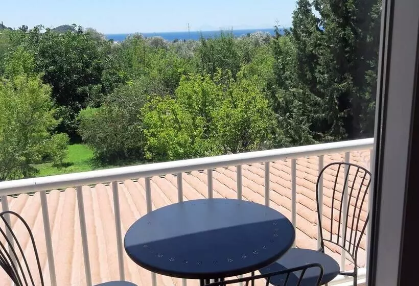 Hotelli Villa White Apart