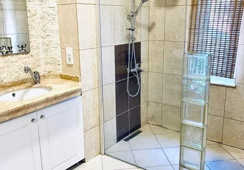 Hotelli Villa White Apart