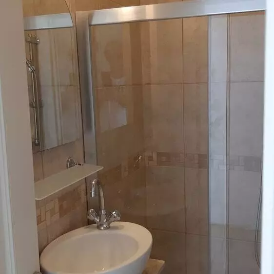 Hotelli Villa White Apart