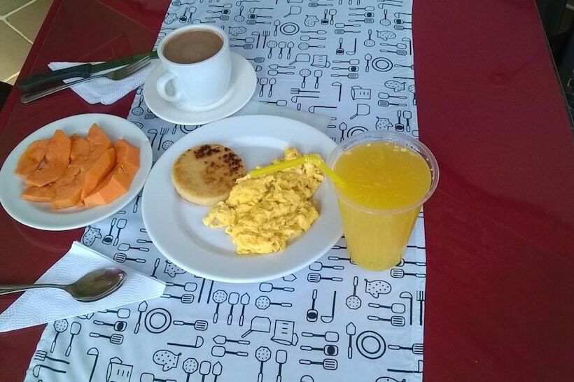 فندق Zafiro Real