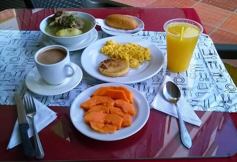 فندق Zafiro Real