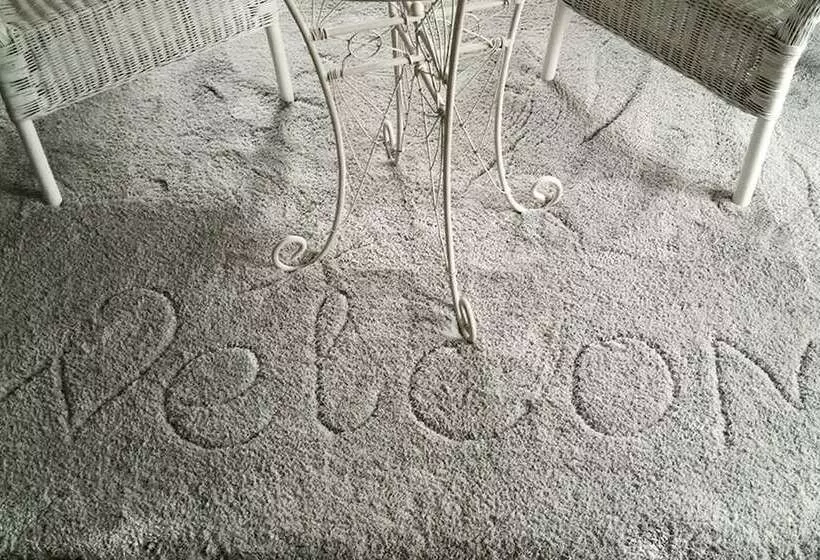 Majatalo Domaine De Palats