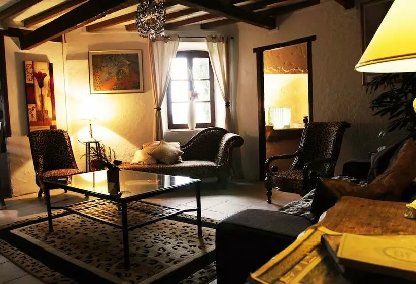 Majatalo Domaine De Palats