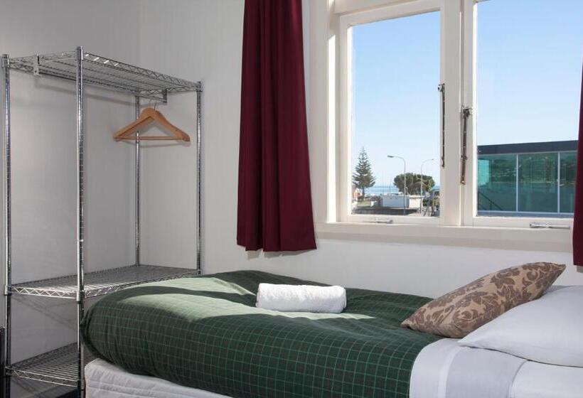 ユースホステル Moana Lodge