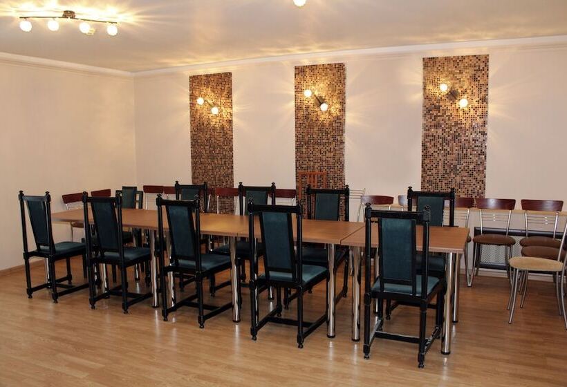 فندق Maxrooms Volga Hollywood