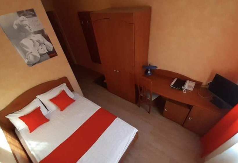 فندق Maxrooms Volga Hollywood