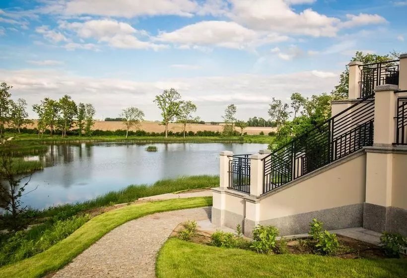 Hotelli Pałac Komierowo