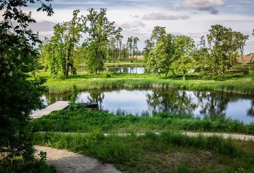 Hotelli Pałac Komierowo