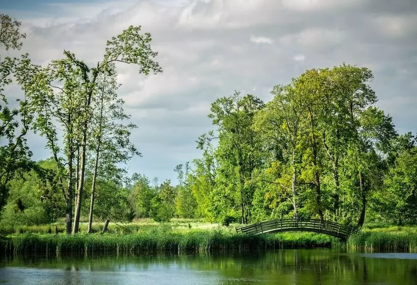 Hotelli Pałac Komierowo