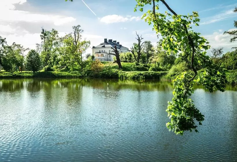 Hotelli Pałac Komierowo
