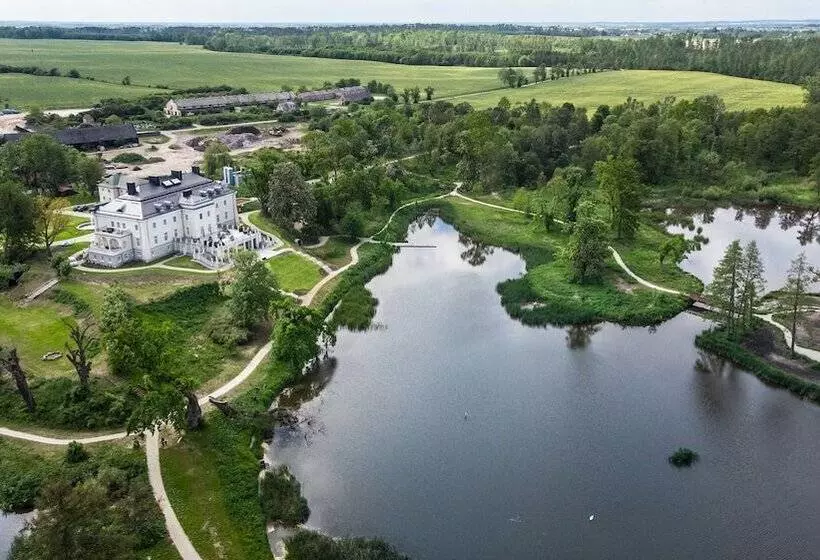 Hotelli Pałac Komierowo