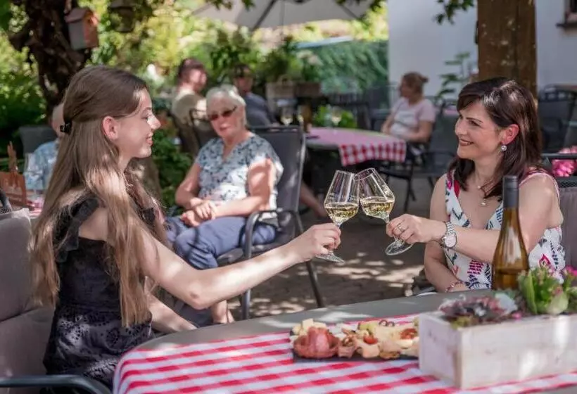 Majatalo Weingut Erich Serwazi