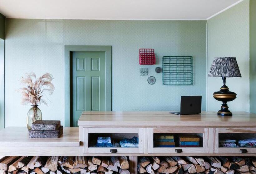 Szálloda Bluebird Ocean Point Inn