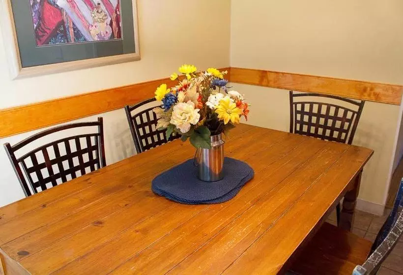 ホテル Mountain Meadows By Exploria Resorts