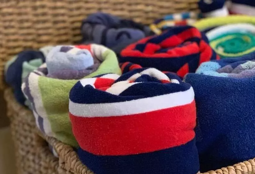 ホテル The Oak Bluffs Inn