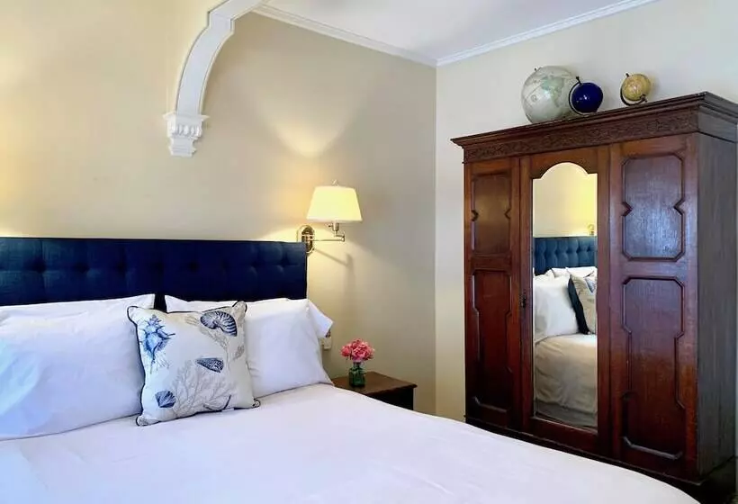 ホテル The Oak Bluffs Inn