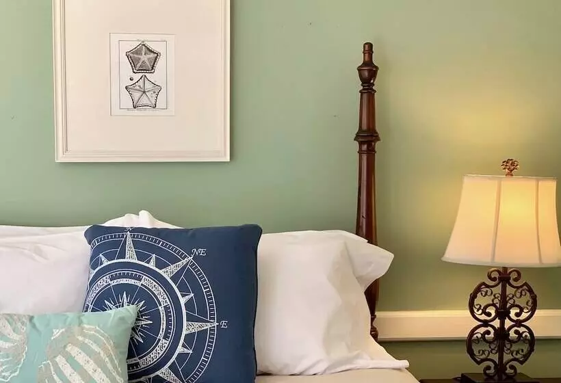 ホテル The Oak Bluffs Inn