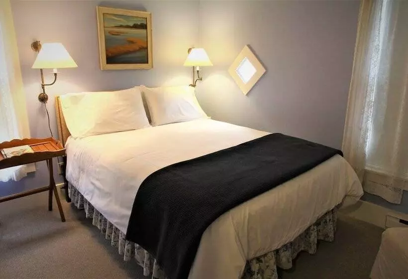 ホテル The Oak Bluffs Inn