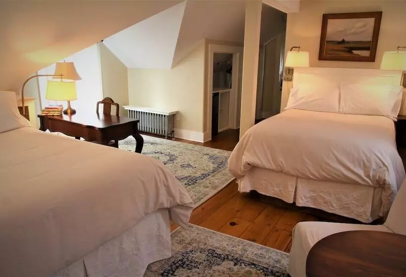 ホテル The Oak Bluffs Inn