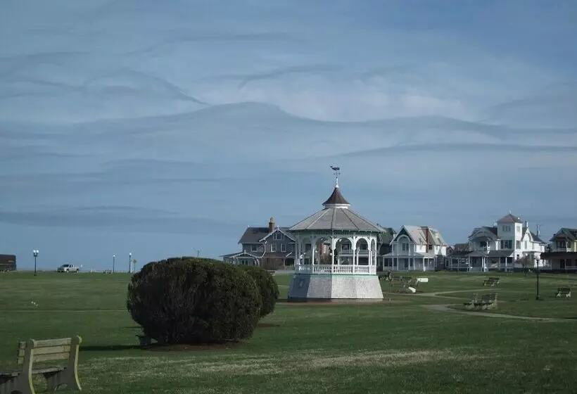 ホテル The Oak Bluffs Inn