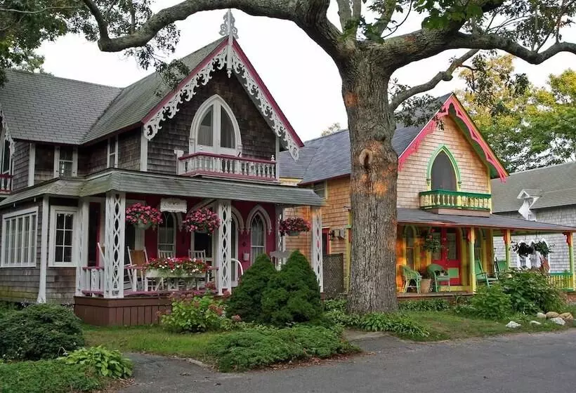 ホテル The Oak Bluffs Inn