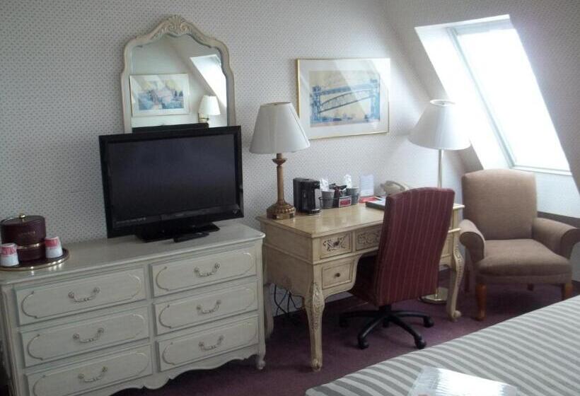 The Hotel Ojibway, Trademark Collection By Wyndham