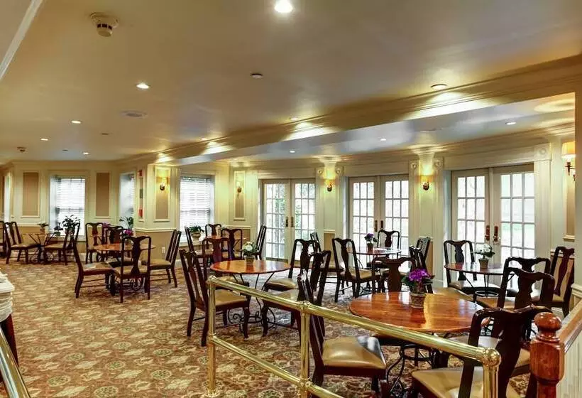 ホテル Olde Mill Inn