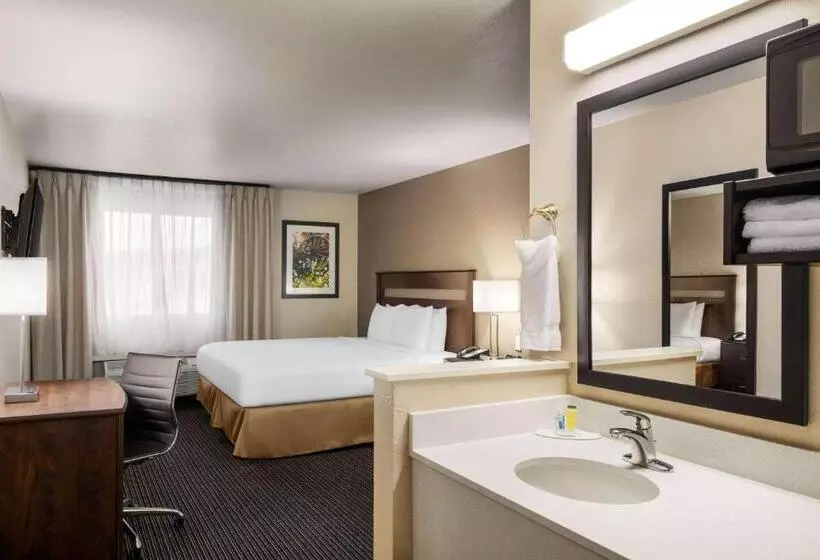 호텔 Travelodge By Wyndham Dexter