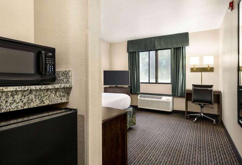 Отель Travelodge By Wyndham Yuma