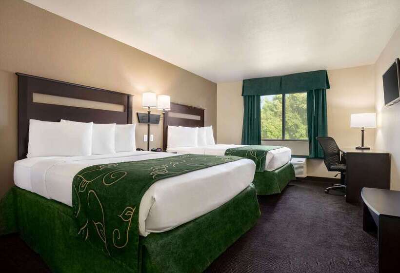 Отель Travelodge By Wyndham Yuma