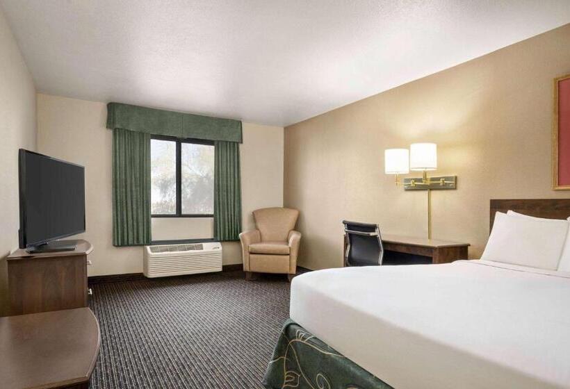 Отель Travelodge By Wyndham Yuma