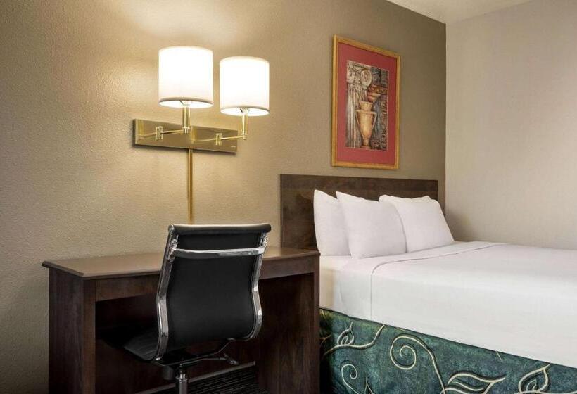 Отель Travelodge By Wyndham Yuma